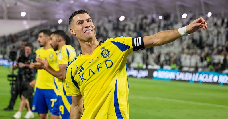 Cristiano Ronaldo rinnova con l'Al Nassr, è ufficiale: i dettagli del nuovo contratto 15 Cristiano Ronaldo rinnova con l'Al Nassr, è ufficiale: i dettagli del nuovo contratto