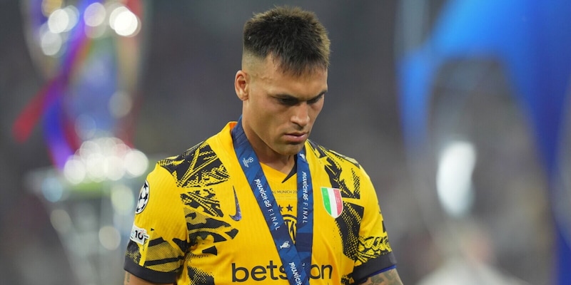 Le leggende della Serie A presentano il Mondiale per Club. Vieri promuove Lautaro 15 Le leggende della Serie A presentano il Mondiale per Club. Vieri promuove Lautaro
