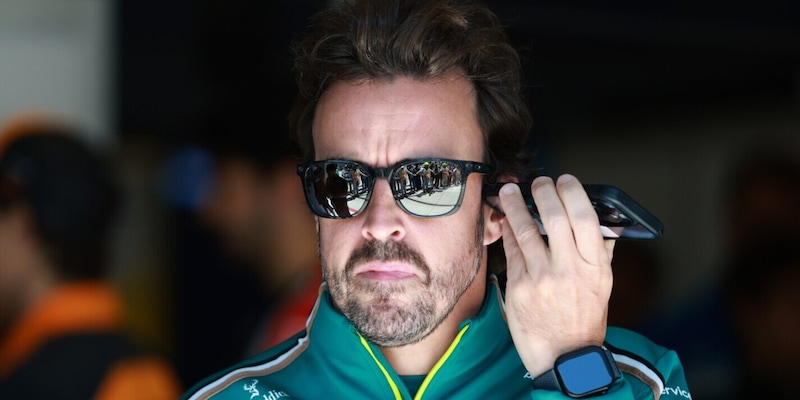 “Chi non salta è un gobbo juventino”: Alonso si ‘unisce’ al coro, gaffe social