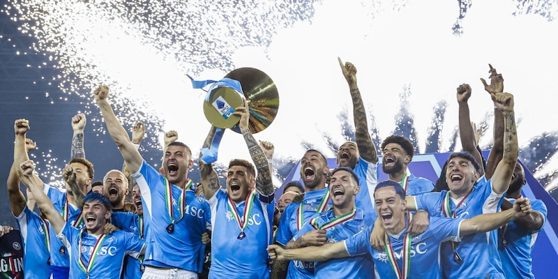 La Serie A omaggia il Napoli: il messaggio a un mese dalla vittoria dello scudetto 15 La Serie A omaggia il Napoli: il messaggio a un mese dalla vittoria dello scudetto