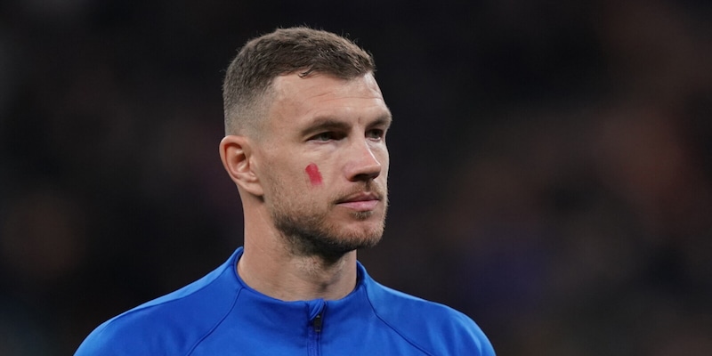 Dzeko-Fiorentina, accordo raggiunto: pronto il ritorno in Serie A, i dettagli 14 Dzeko-Fiorentina, accordo raggiunto: pronto il ritorno in Serie A, i dettagli