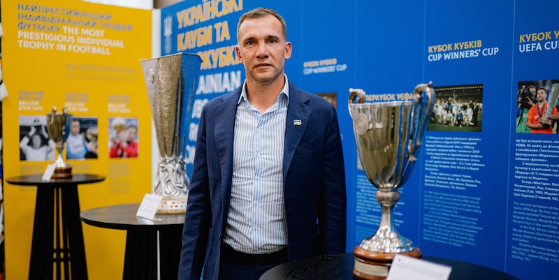 A Toronto la mostra "Calcio ucraino: il gioco continua". Shevchenko: "Un omaggio a chi ci ha sostenuto" 15 A Toronto la mostra "Calcio ucraino: il gioco continua". Shevchenko: "Un omaggio a chi ci ha sostenuto"