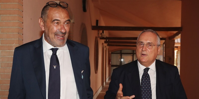 Sarri ritorna alla Lazio, ufficiale. Lotito: "Bentornato nella tua casa Comandante"