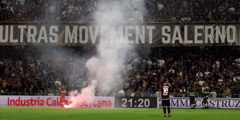 Salernitana retrocessa in Serie C, ufficiale la sconfitta per 3-0 a tavolino contro la Sampdoria 14 Salernitana retrocessa in Serie C, ufficiale la sconfitta per 3-0 a tavolino contro la Sampdoria