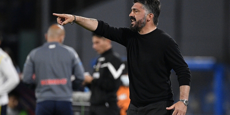 Gattuso e le due taniche da portare a Coverciano
14 Gattuso e le due taniche da portare a Coverciano