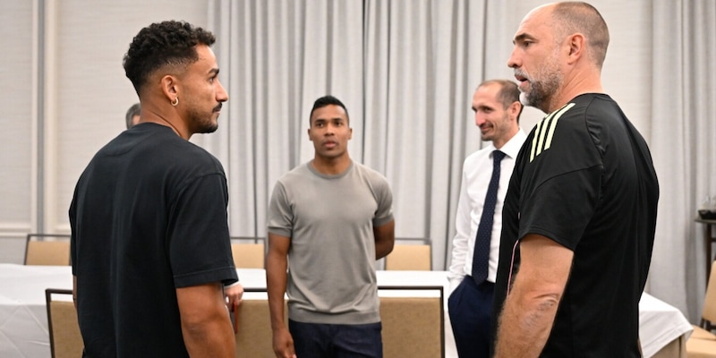 Danilo può tornare alla Juve? La domanda e quelle mani giunte in preghiera... 14 Danilo può tornare alla Juve? La domanda e quelle mani giunte in preghiera...