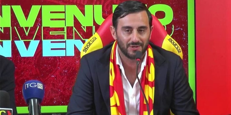 Aquilani: "Catanzaro matrimonio che si doveva fare. Ci scusiamo per il ritardo" 15 Aquilani: "Catanzaro matrimonio che si doveva fare. Ci scusiamo per il ritardo"