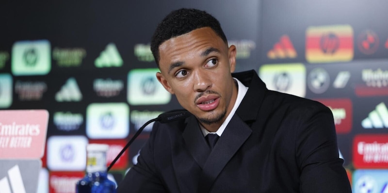 L'aeroporto di Liverpool brutale contro Alexander-Arnold: ha dovuto cambiare l'emoticon... 14 L'aeroporto di Liverpool brutale contro Alexander-Arnold: ha dovuto cambiare l'emoticon...