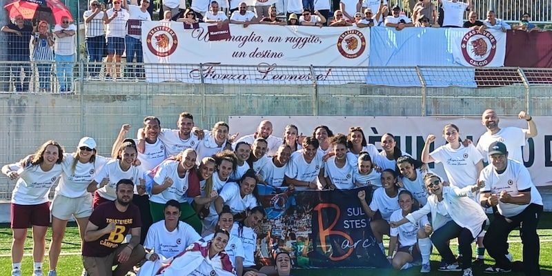 Festa Trastevere a Palermo, arriva la storica promozione in Serie B 15 Festa Trastevere a Palermo, arriva la storica promozione in Serie B