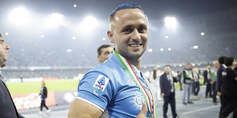 Lobotka: "Sto bene al Napoli. L'atmosfera scudetto è stata incredibile" 14 Lobotka: "Sto bene al Napoli. L'atmosfera scudetto è stata incredibile"