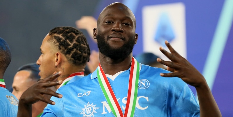 Lukaku sferza l'Inter: "Li abbiamo dominati, loro perdono a Roma e Conte ci dice 'Ragazzi, ci siamo'" 15 Lukaku sferza l'Inter: "Li abbiamo dominati, loro perdono a Roma e Conte ci dice 'Ragazzi, ci siamo'"