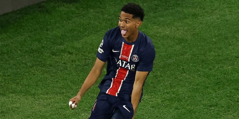 Mayulu, 5-0, è finita: chi è il talento Psg che ha firmato l'umiliazione Inter 16 Mayulu, 5-0, è finita: chi è il talento Psg che ha firmato l'umiliazione Inter