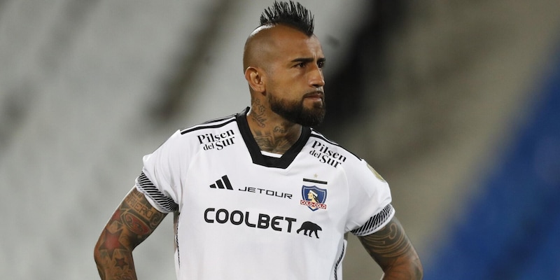 Rabbia Vidal: sbaglia il rigore, fa autogol e poi cerca la rissa con il suo portiere 14 Rabbia Vidal: sbaglia il rigore, fa autogol e poi cerca la rissa con il suo portiere