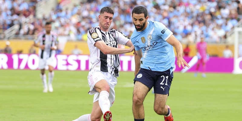 Vlahovic bersagliato dai tifosi Juve sui social dopo gli errori contro il City: "Vi prego…” 14 Vlahovic bersagliato dai tifosi Juve sui social dopo gli errori contro il City: "Vi prego…”