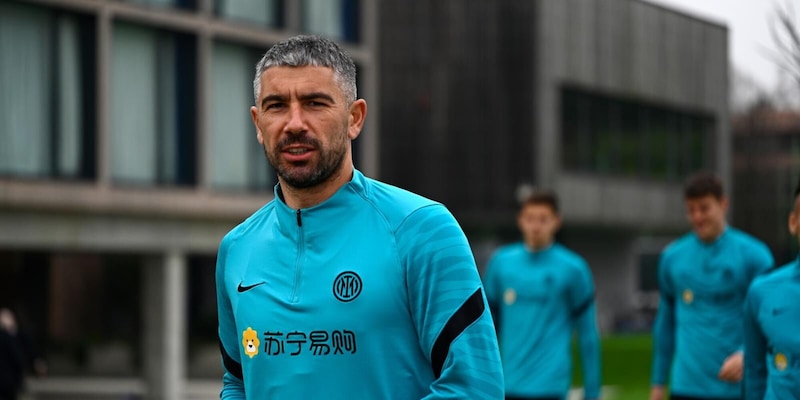 Dalla Serbia Kolarov annuncia: "Sarò il vice dell'Inter" 15 Dalla Serbia Kolarov annuncia: "Sarò il vice dell'Inter"