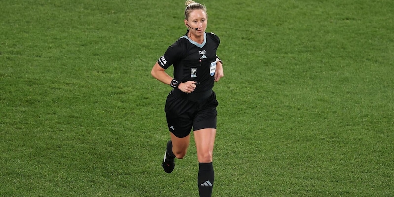Mondiale per Club: terna arbitrale tutta femminile per l'esordio della Juventus 12 Mondiale per Club: terna arbitrale tutta femminile per l'esordio della Juventus