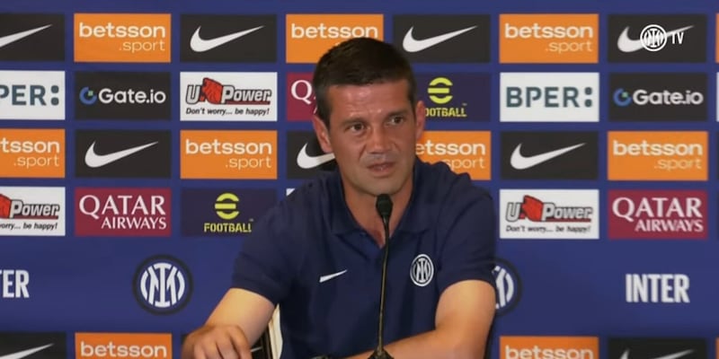 Inter, Chivu si presenta: "Sento un grande senso di responsabilità" 14 Inter, Chivu si presenta: "Sento un grande senso di responsabilità"