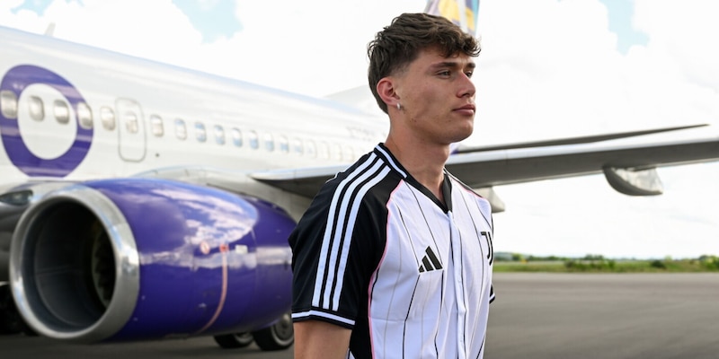 "Un gol in finale al Mondiale": Savona, festa rinnovo e la Juve seconda pelle "da quando ho 8 anni" 16 "Un gol in finale al Mondiale": Savona, festa rinnovo e la Juve seconda pelle "da quando ho 8 anni"