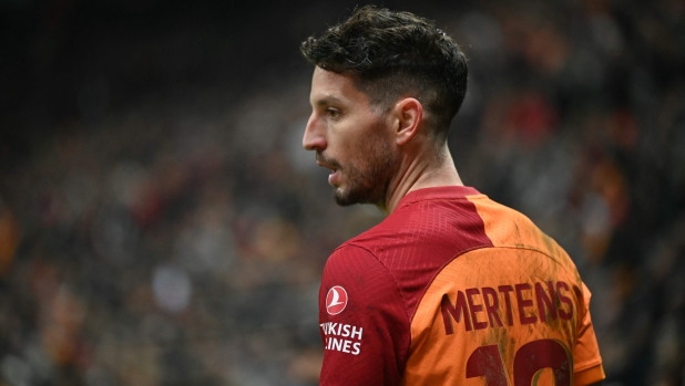 Il calcio saluta Mertens: il belga annuncia il ritiro. Ultima partita accanto ad Hamsik 14 Il calcio saluta Mertens: il belga annuncia il ritiro. Ultima partita accanto ad Hamsik