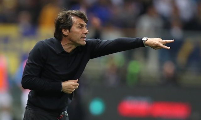 Chivu, Tudor, Conte, Gasp e gli altri: perché in Italia va di moda la difesa a tre