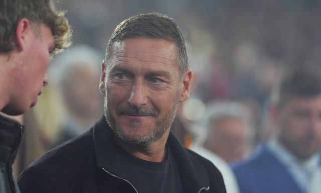 Totti: "Gasp alla Roma è da valutare. Io oggi sarei il numero uno". E a Parma fa gol da 50 metri 14 Totti: "Gasp alla Roma è da valutare. Io oggi sarei il numero uno". E a Parma fa gol da 50 metri