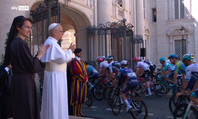 Sinner, il Napoli, i ciclisti del Giro... Papa Leone XIV e lo sport, un legame profondo 16 Sinner, il Napoli, i ciclisti del Giro... Papa Leone XIV e lo sport, un legame profondo