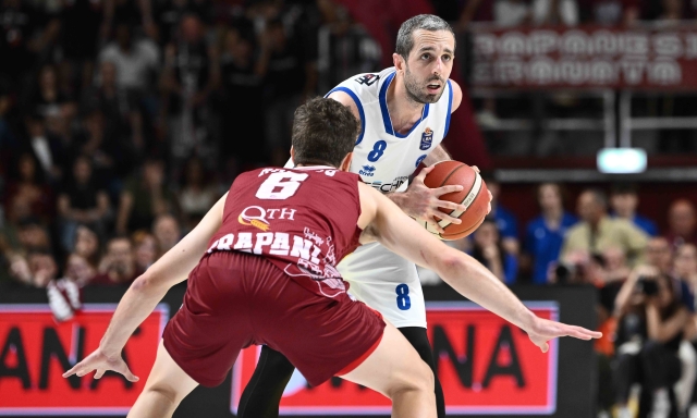 Brescia da impazzire: vince anche gara-2 a Trapani e vede la finale a un passo