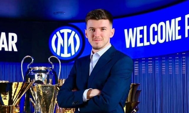 Sucic ha già stregato Chivu: ecco come può giocare il nuovo rinforzo dell'Inter 15 Sucic ha già stregato Chivu: ecco come può giocare il nuovo rinforzo dell'Inter