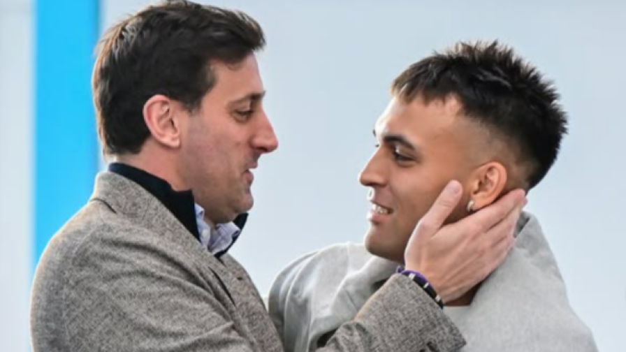 Milito riabbraccia Lautaro... e il Principe scherza sul futuro del "Toro" 15 Milito riabbraccia Lautaro... e il Principe scherza sul futuro del "Toro"