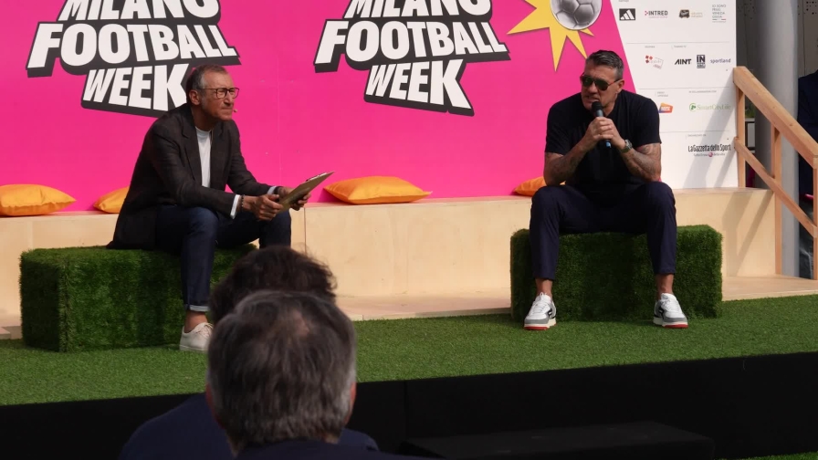 Vieri: "Chivu all'Inter? Mi aspettavo un allenatore con più esperienza" 16 Vieri: "Chivu all'Inter? Mi aspettavo un allenatore con più esperienza"