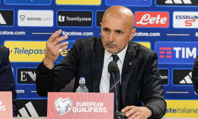 Spalletti: "Esonerato, sarei rimasto perché credevo ai Mondiali". Poi si commuove e se ne va