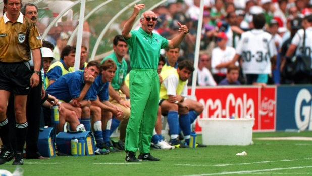 Sacchi: "Io per l'azzurro persi tanti soldi. Mancini merita un'altra chance" 12 Sacchi: "Io per l'azzurro persi tanti soldi. Mancini merita un'altra chance"