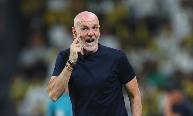 Fiorentina-Pioli si fa, ma solo dal 3 luglio: per 3 milioni di motivi deve restare ancora in Arabia 1 Fiorentina-Pioli si fa, ma solo dal 3 luglio: per 3 milioni di motivi deve restare ancora in Arabia