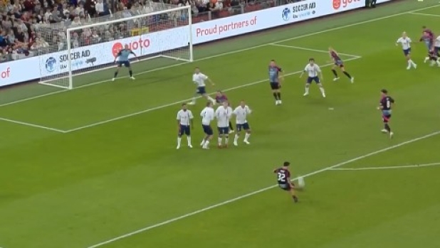 Tevez poker nel match di beneficienza. Poi è sommerso dai fischi
