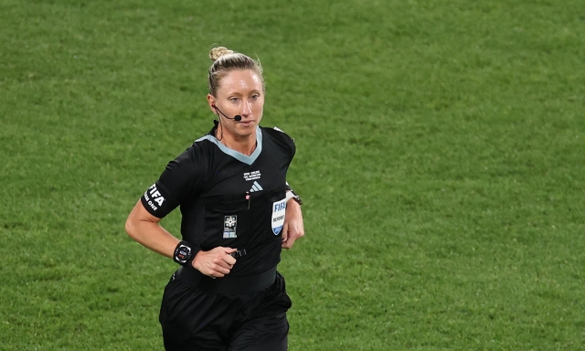 Juve-Al Ain, terna tutta femminile. Chi è l'arbitra Tori Penso: dai record al "vaffa" di CR7 14 Juve-Al Ain, terna tutta femminile. Chi è l'arbitra Tori Penso: dai record al "vaffa" di CR7