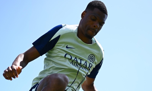 Inter, si ferma Dumfries: salta il Monterrey. Sulla destra Darmian o la novità Luis Henrique 15 Inter, si ferma Dumfries: salta il Monterrey. Sulla destra Darmian o la novità Luis Henrique