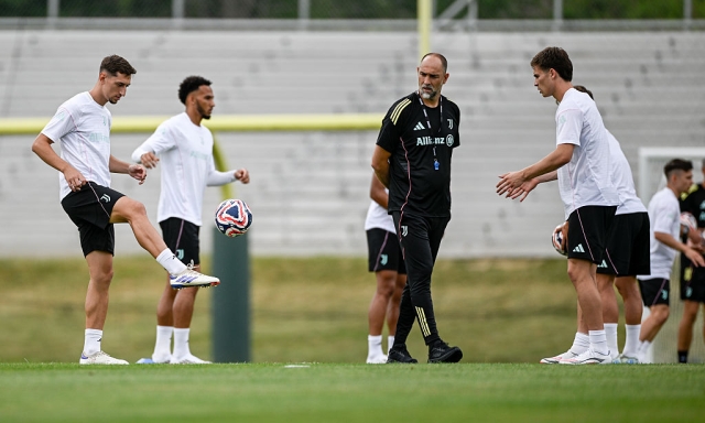 Tudor prepara il debutto contro l'Al Ain: dubbi su modulo e Locatelli. In difesa c'è Rugani 16 Tudor prepara il debutto contro l'Al Ain: dubbi su modulo e Locatelli. In difesa c'è Rugani