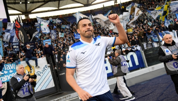 Pedro: "Contento di restare un altro anno alla Lazio. Adesso voglio ritirarmi con un titolo" 16 Pedro: "Contento di restare un altro anno alla Lazio. Adesso voglio ritirarmi con un titolo"