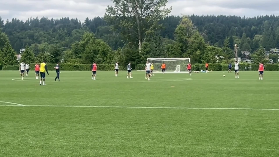 Allenamento Inter, Chivu scherza con i giocatori: "Che c..o" 16 Allenamento Inter, Chivu scherza con i giocatori: "Che c..o"