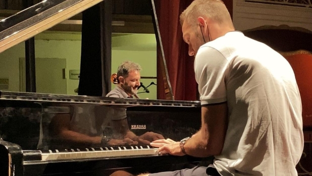 Dumfries suona il sax, De Vrij il piano, Tavares il violoncello: la grande orchestra del pallone