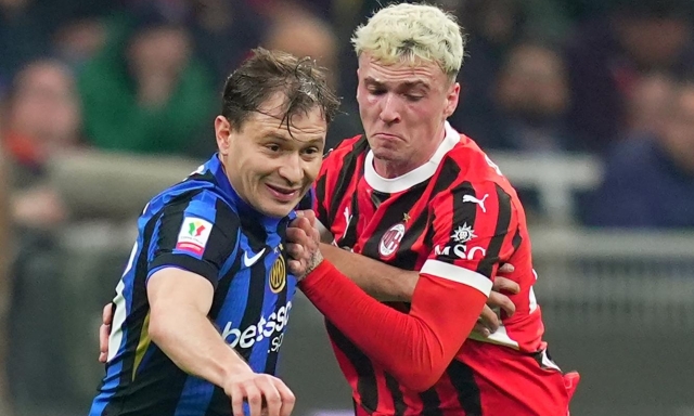 Jimenez resta al Milan, ora deve convincere Allegri. E quell'interesse del Napoli... 12 Jimenez resta al Milan, ora deve convincere Allegri. E quell'interesse del Napoli...