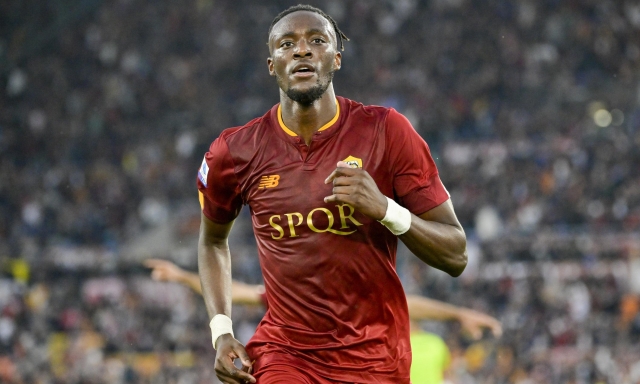 Abraham al Besiktas e due Primavera ceduti: Roma all'ultimo respiro, i big restano 16 Abraham al Besiktas e due Primavera ceduti: Roma all'ultimo respiro, i big restano