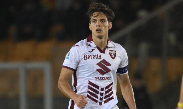 Il Milan rifà il centrocampo: avanti per Jashari, vicino anche Ricci. Le trattative