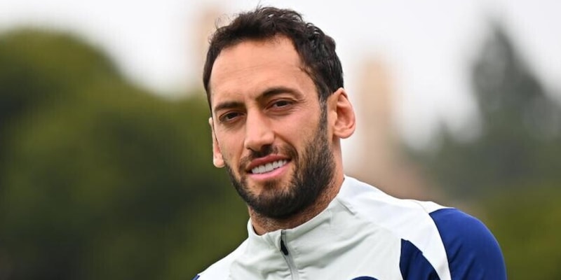 Grana Inter, il silenzio di Calhanoglu infastidisce il club: cosa succederà 1 Grana Inter, il silenzio di Calhanoglu infastidisce il club: cosa succederà