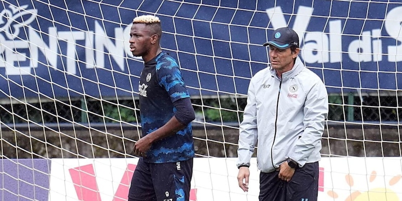 Osimhen, il Napoli aspetta solo il Galatasaray: il dettaglio sulla casa che conferma tutto 1 Osimhen, il Napoli aspetta solo il Galatasaray: il dettaglio sulla casa che conferma tutto