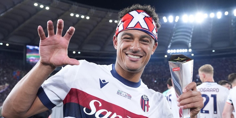 Il Napoli stringe per Ndoye: lo vuole già a Dimaro. La chiave può essere Zanoli 1 Il Napoli stringe per Ndoye: lo vuole già a Dimaro. La chiave può essere Zanoli