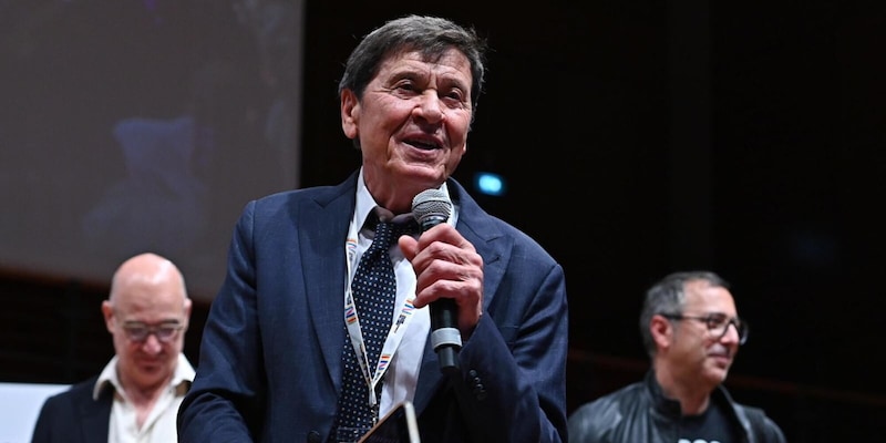 Retroscena Gianni Morandi, la battuta a Ndoye sul mercato nel ritiro del Bologna
