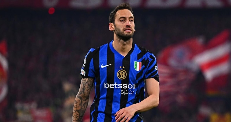 Calhanoglu e l'Inter, si decide tutto: quando ci sarà il confronto da dentro o fuori 16 Calhanoglu e l'Inter, si decide tutto: quando ci sarà il confronto da dentro o fuori