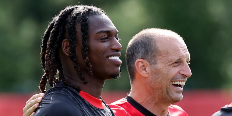 Milan, Allegri a colloquio con Leao: grande feeling, ecco cosa gli chiede in campo 16 Milan, Allegri a colloquio con Leao: grande feeling, ecco cosa gli chiede in campo