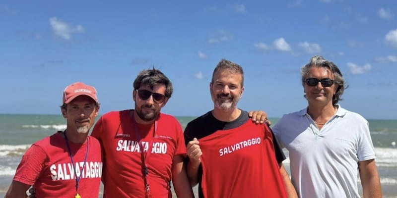 Stramaccioni eroe, salva due ragazze che stavano annegando in Puglia